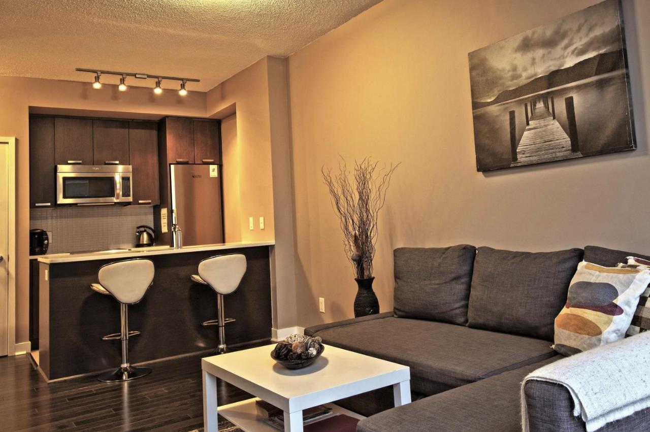 2 Bedrooms & 1 Bedroom Spectacular Apartments Торонто Екстериор снимка